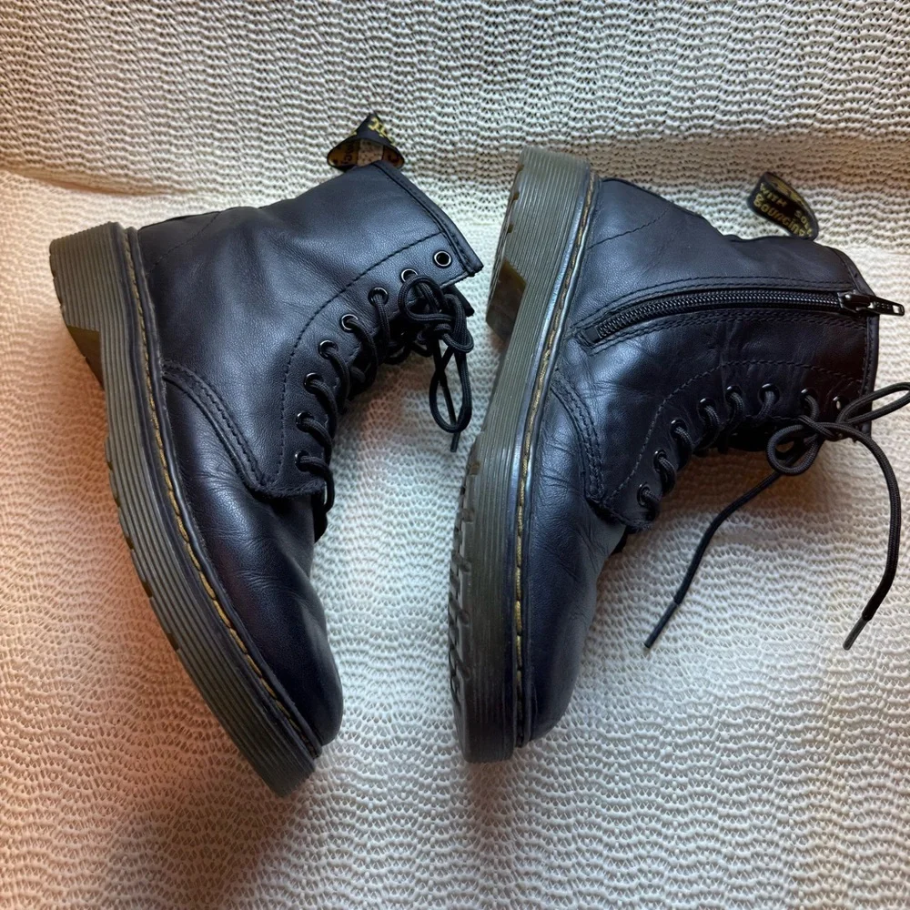 Dr. Martens 1460 Junior boots in a Monochrome Black 2